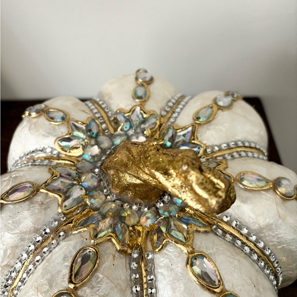 🤍🎃 Shabby Chic Embellished Capiz Shell White Pumpkin - Picture 8 of 9